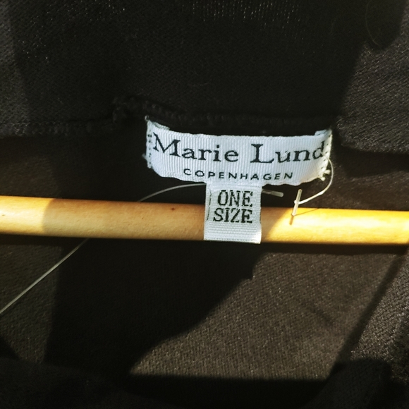 Navy blue poncho - Picture 4 of 4